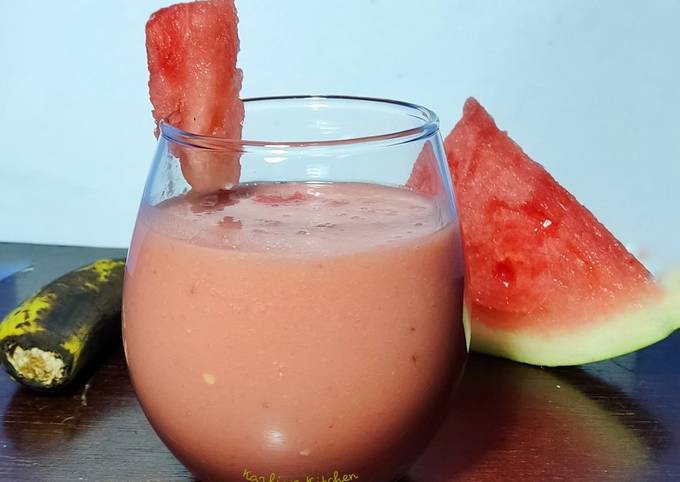 Resep Smoothies Semangka Pisang Yogurt Oleh Karlinakitchen Cookpad 2393