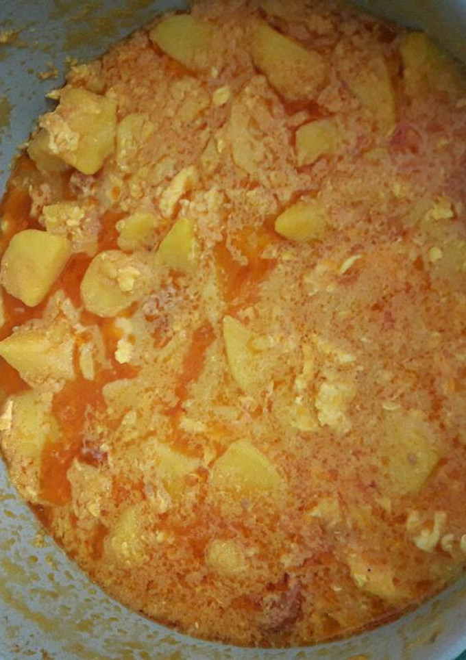 Una foto de Patatas a la riojana con huevos cuajados🍽