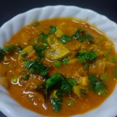 A picture of Mushroom Green peas gravy.