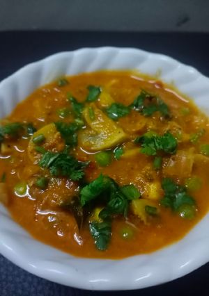 A picture of Mushroom Green peas gravy.