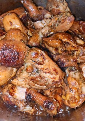 A picture of Dominican Style Chicken Drumsticks and Thighs.