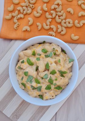 Una foto de One pot Mac' n' cheese 🇺🇸 Coditos con queso en una olla