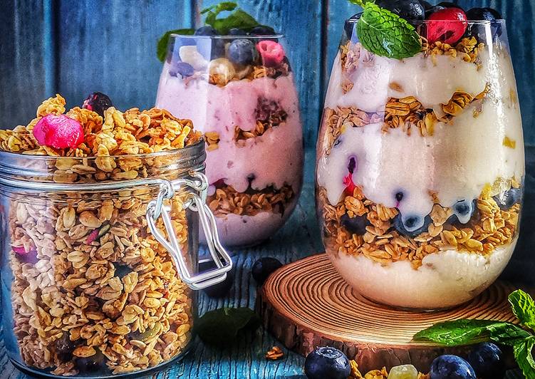 Blueberry Granola Yogurt