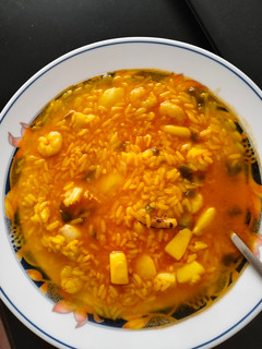 Una foto de Arroz caldoso de gambas, calamares y lomo de merluza