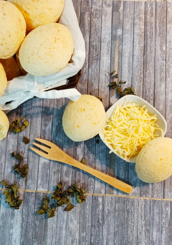 Una foto de Pan 🥖de queso 🧀 y ajo 🧄