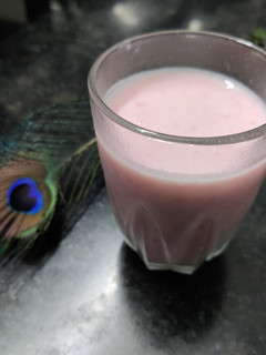રોઝ લસ્સી (Rose Lassi Recipe In Gujarati) રેસીપી મુખ્ય ફોટો