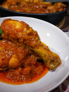 Una foto de Pollo con tomate