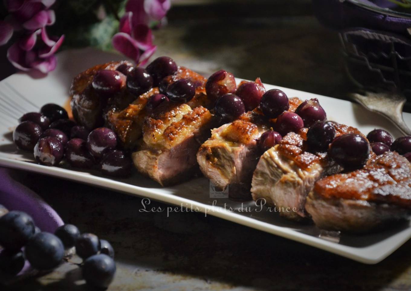 Magret de canard poêlé, au raisin noir