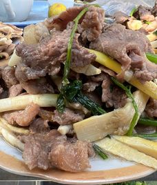 thịt bê xào măng