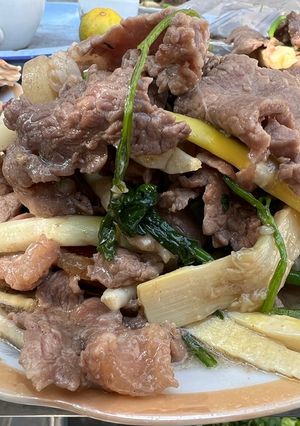 Hình của món Thịt bê xào măng.