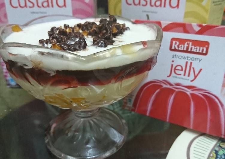 Mango dessert with jelly and chocolate