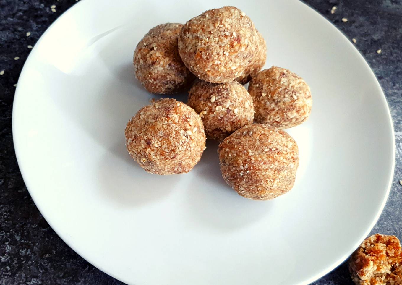 DATES SESAME SEEDS LADOO | SESAME LADDU