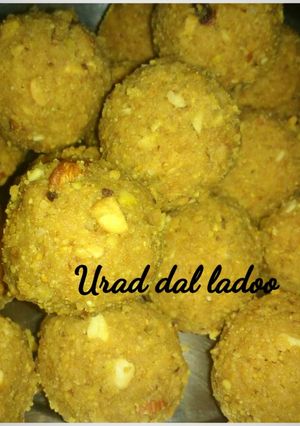 A picture of Urad dal ladoo.