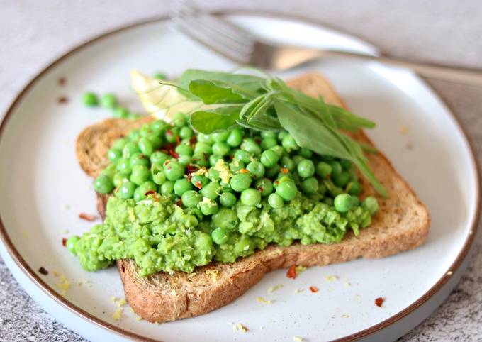 Crushed peas and mints on toast π