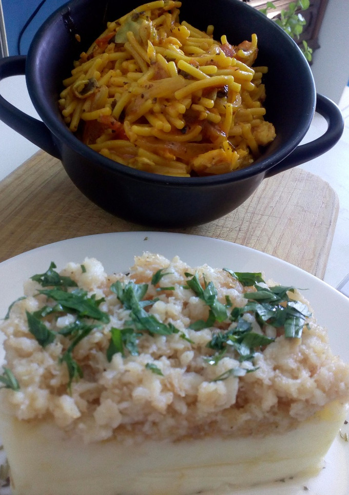 Una foto de Fideuá de pulpo y un tabulé de papas y bacalao