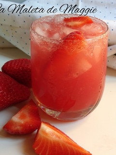 Una foto de Zumo de fresas y pera