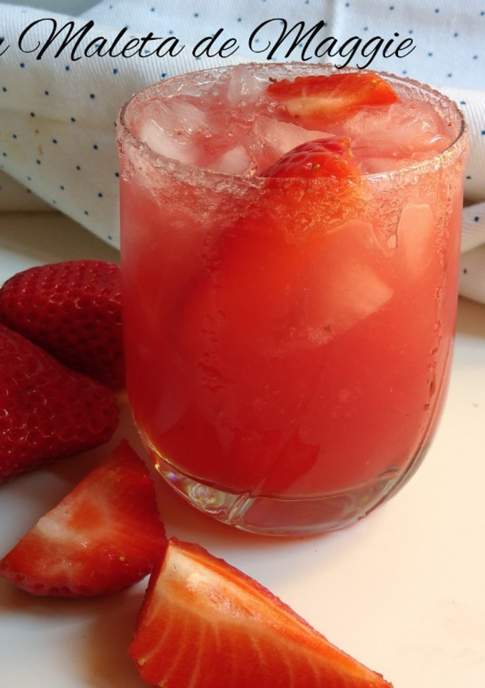 Una foto de Zumo de fresas y pera