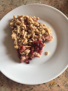 Erdei gyümölcsös morzsasüti (gyors, egyszerű) recept fotója
