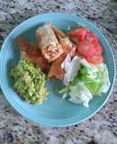 Chimichangas de pollo con guacamole