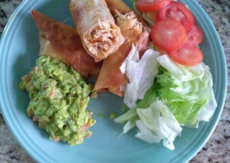 Chimichangas de pollo con guacamole