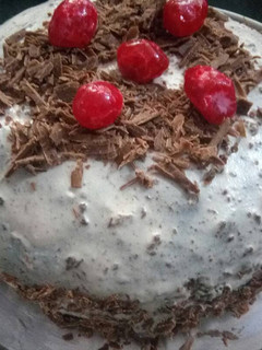 एग्ग्लेस चॉकलेट केक (Eggless Chocolate cake recipe in hindi) रेसिपी मुख्य फोटो