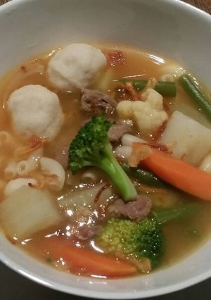 A picture of Beef Soup with Veggies and Fish Balls.
