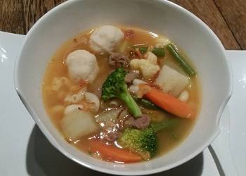 Easiest Way to Recipe Tasty Beef Soup with Veggies and Fish Balls
