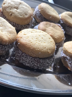Una foto de Alfajores keto