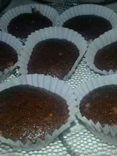 Una foto de Muffins de banana y cacao amargo sin huevo!!!😊😊🍌🍌🍌🍌
