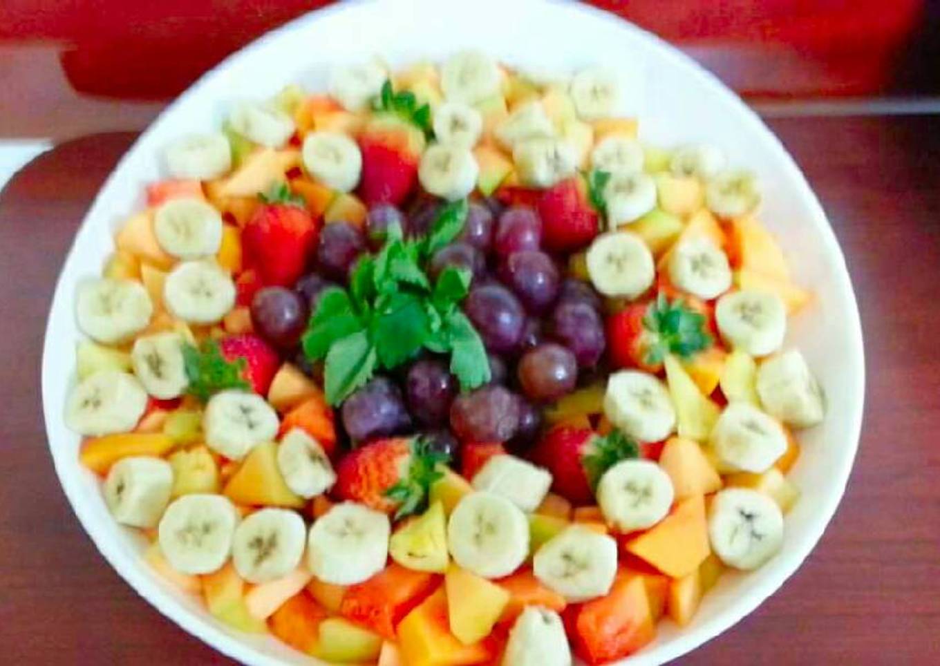 Ensalada de frutas con salsa de yogurt y miel