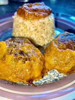 Una foto de Carrillada ibérica en salsa de zanahoria y curry