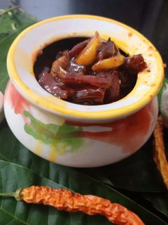 आंबट गोड चटपटीत मिरची 🌶 लसुण लोणचं (mirchi lonche recipe in marathi) रेसिपी चे मुख्य फोटो