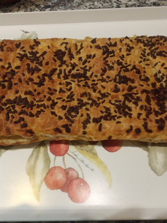 Una foto de Hojaldre relleno de queso y mermelada