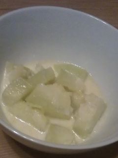 Una foto de Zucchini con salsa de ajo