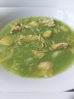 Una foto de Sopa de brócoli y pollo