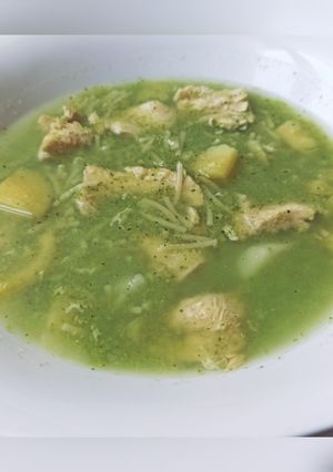 Una foto de Sopa de brócoli y pollo