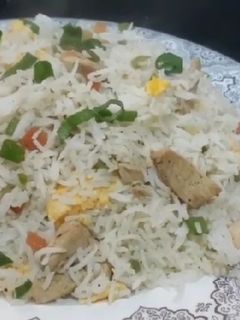 A picture of Chicken vegetable fried rice.