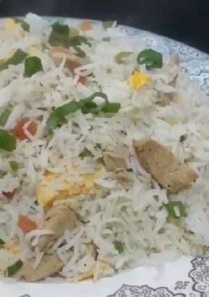 A picture of Chicken vegetable fried rice.
