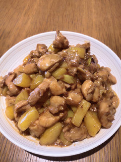 A picture of Stew Chicken with Potato and Leeks.