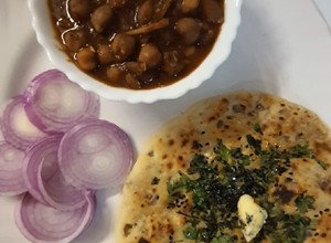 A picture of Amritsari chole with aloo kulcha.