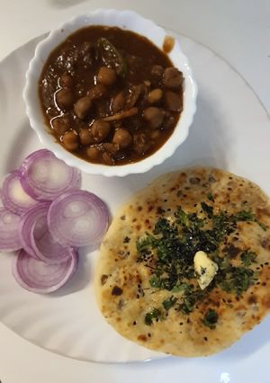 A picture of Amritsari chole with aloo kulcha.