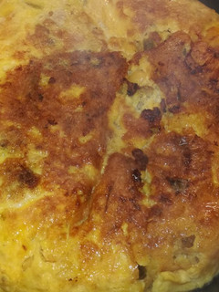 Una foto de Tortilla de judías, pimientos verdes y butifarra