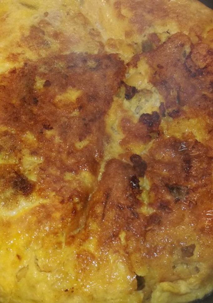 Una foto de Tortilla de judías, pimientos verdes y butifarra