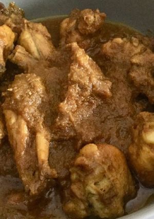 A picture of Kasha chicken/ dry chicken curry.