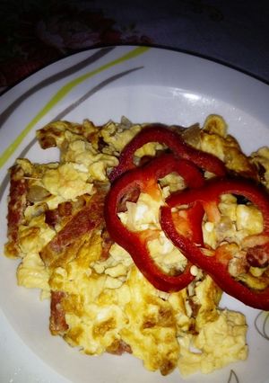A tökéletes reggeli - Gazdag parasztos omlett recept fotója