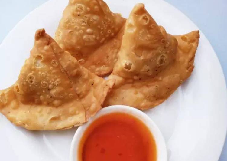 Crispy aloo samosa