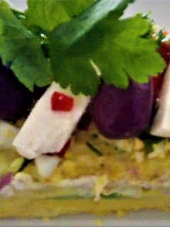 Una foto de Causa de papa amarilla rellena de atún a lo Carmelita