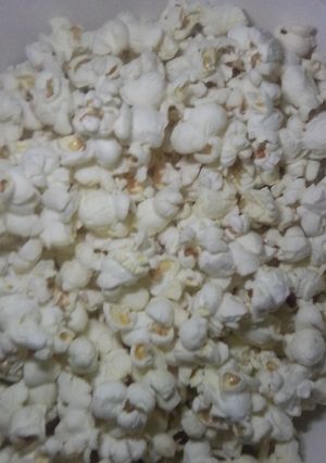 A picture of Homemade Popcorns#Endofyearchallenge.