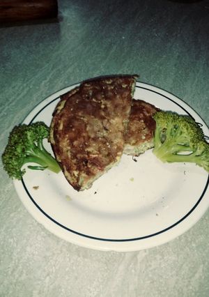 Una foto de Tortilla de brócoli, arroz y fiambre