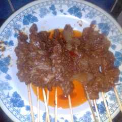 Sate usus & kikil bumbu kacang রেসিপির প্রধান ছবি